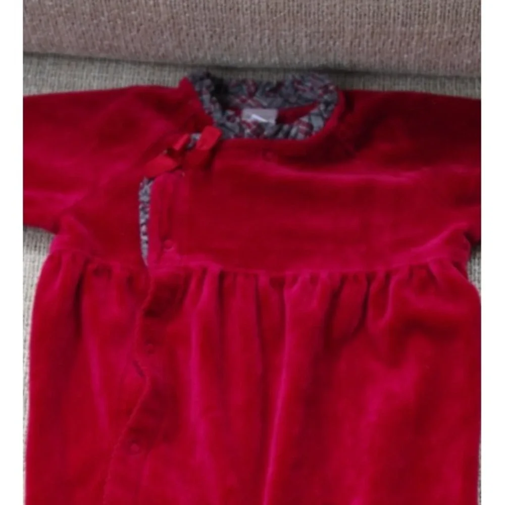 Nordstrom‎ Baby Girls Christmas Red Gray Plaid Velvet Sleeper 3 mos. EUC